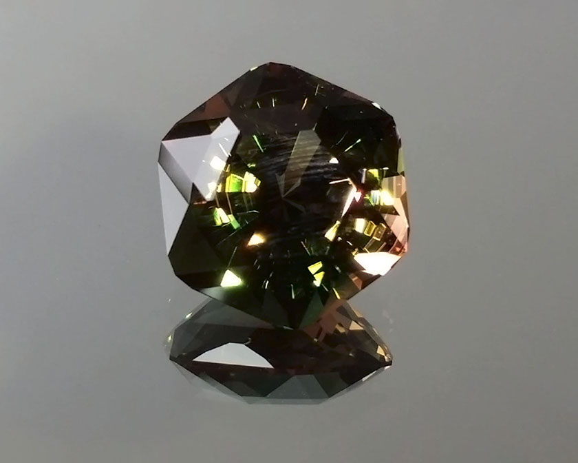 6.80 ct Bicolor Hexagon Oregon Sunstone