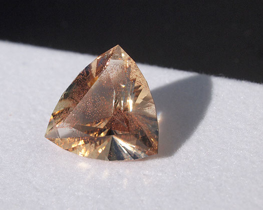 11.68 ct Yellow Schiller Oregon Sunstone