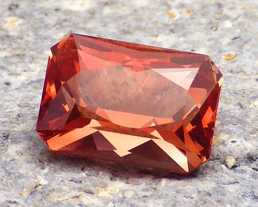 Oregon sunstone – orange-pink color with copper schiller