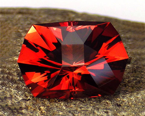 Oregon sunstone – pure spinel red color