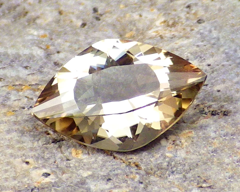 Oregon sunstone - straw color