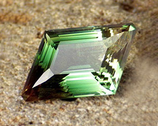 Oregon sunstone – grass green color