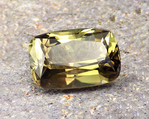 Oregon sunstone – lime green color
