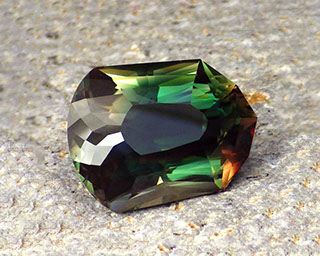 Oregon sunstone – emerald green dichroic color