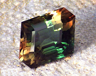 Oregon sunstone – chrome green dichroic color