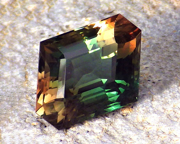 Oregon sunstone – chrome green dichroic color