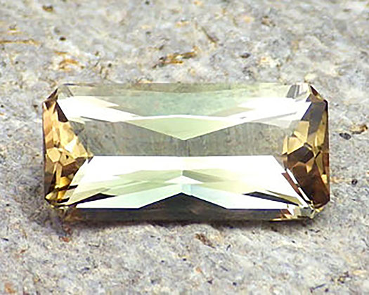 Oregon sunstone – green to orange-pink dichroic color