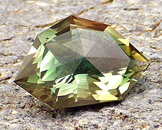 Oregon sunstone – green dichroic color