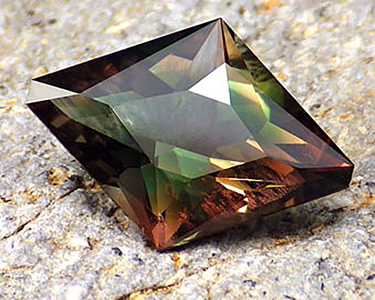 Oregon sunstone – mystique-multicolor with copper schiller