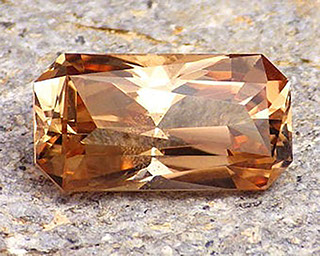 Oregon sunstone - peach color with copper schiller