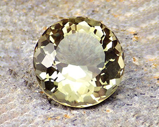 Oregon sunstone – gold-green color