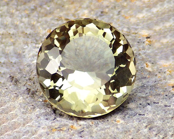 Oregon sunstone – gold-green color