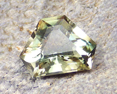 Oregon sunstone – gold-green color