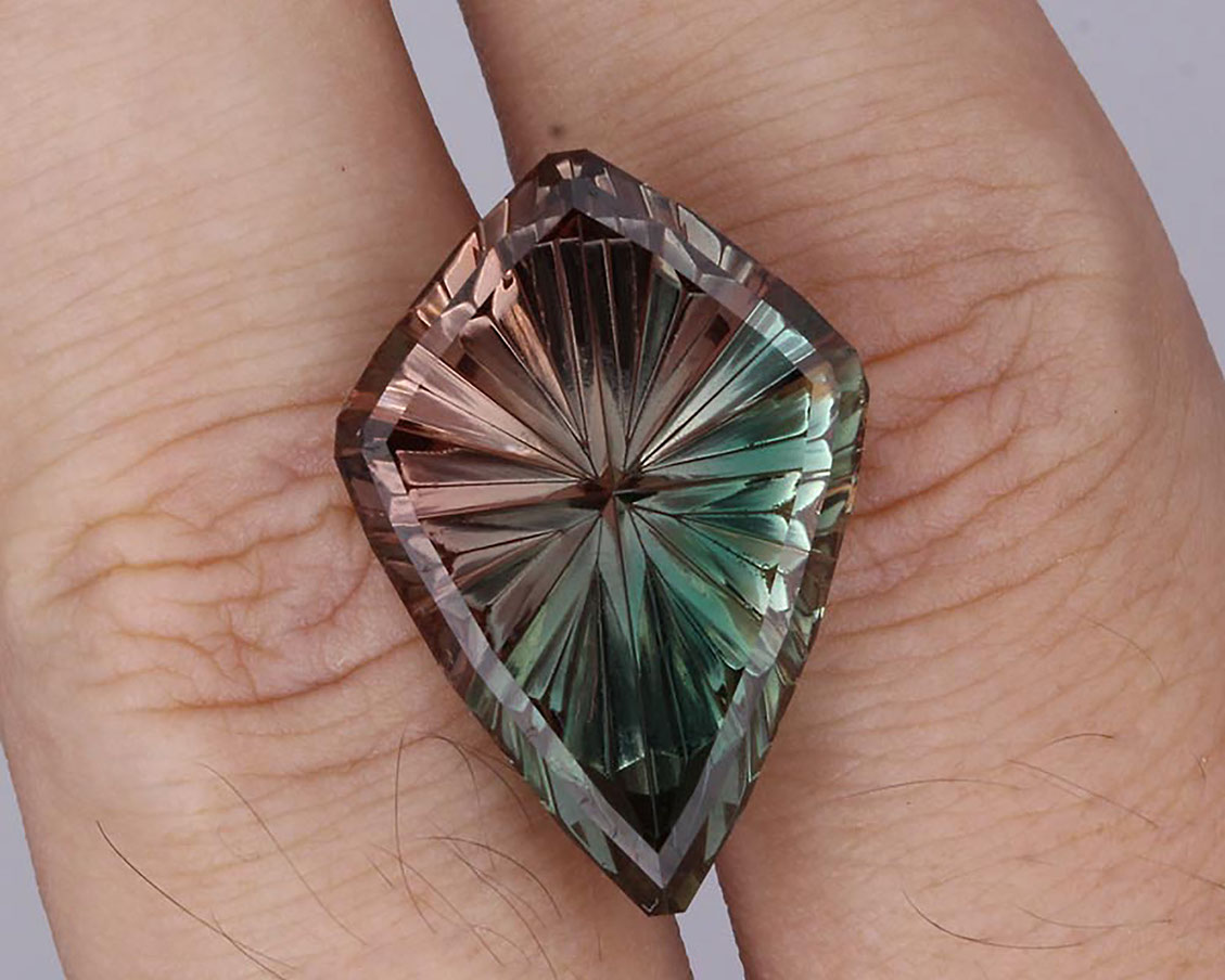 12.49 ct bi-color cuprian Oregon Sunstone