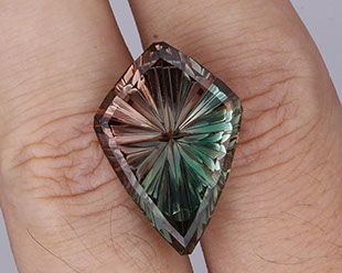 12.49 ct bi-color cuprian Oregon Sunstone