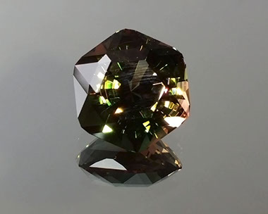 6.80 ct Bicolor Hexagon Oregon Sunstone